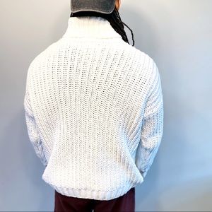 Pull&Bear Roll Neck Ribbed Sweater in White, Size M